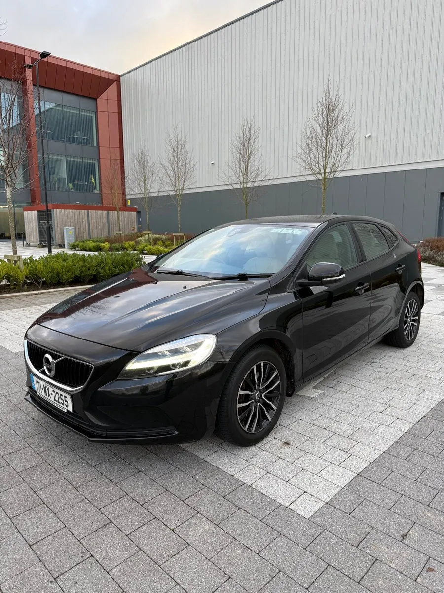 Volvo V40 2017 - Image 1