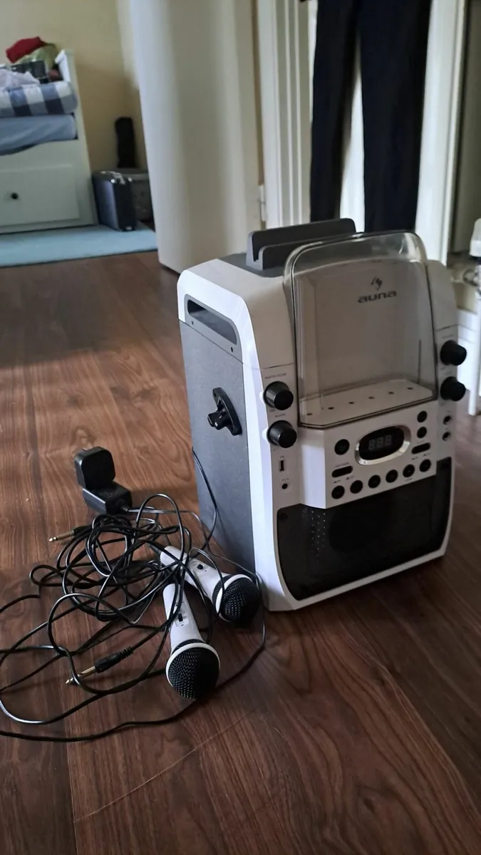 Karaoke machine - Image 1