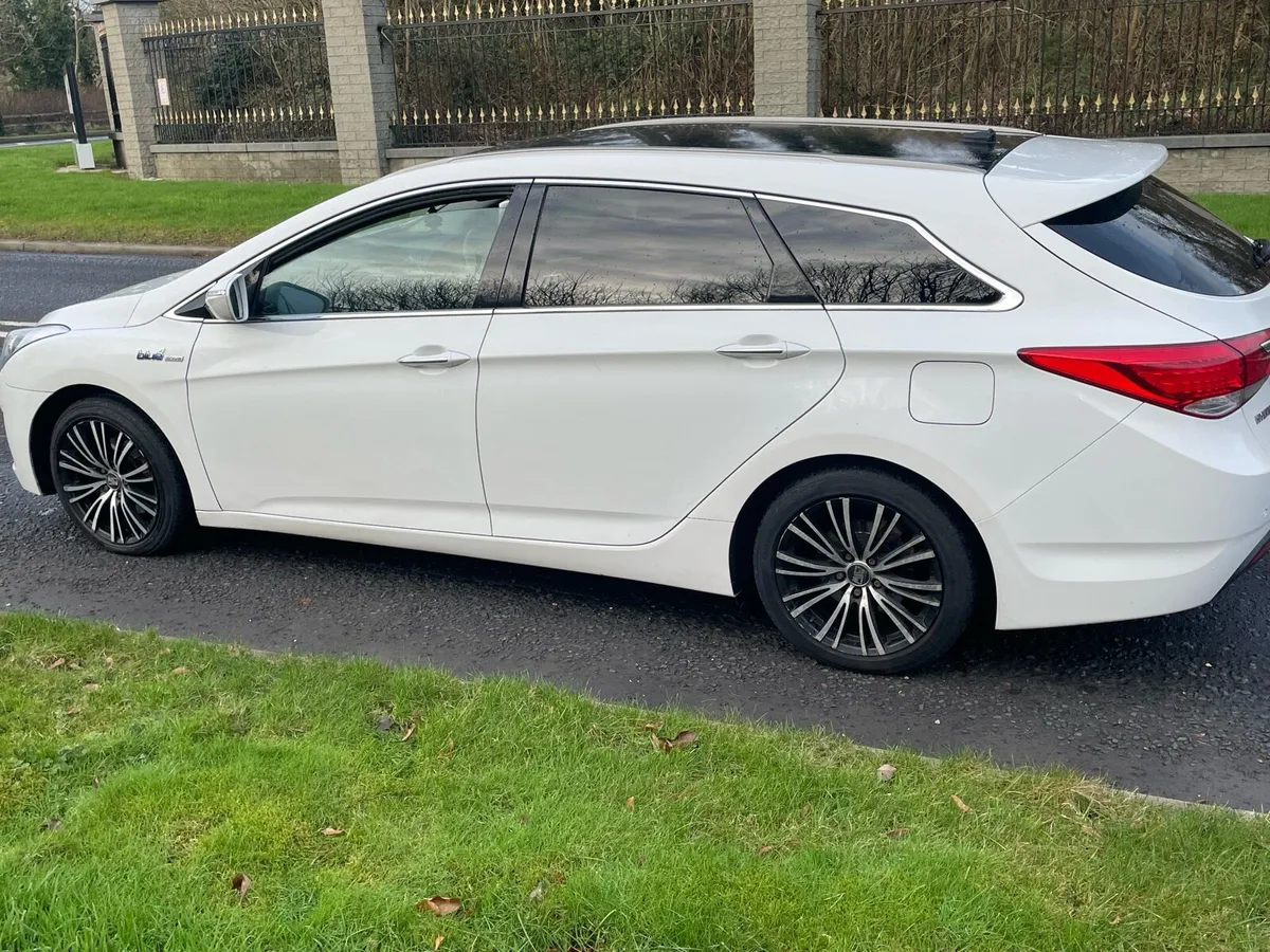 2012 Hyundai 140 NCT 09.2026 tax 03,2026 - Image 1