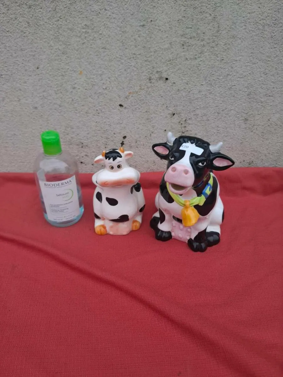 Ceramic cow set postage possible - Image 2