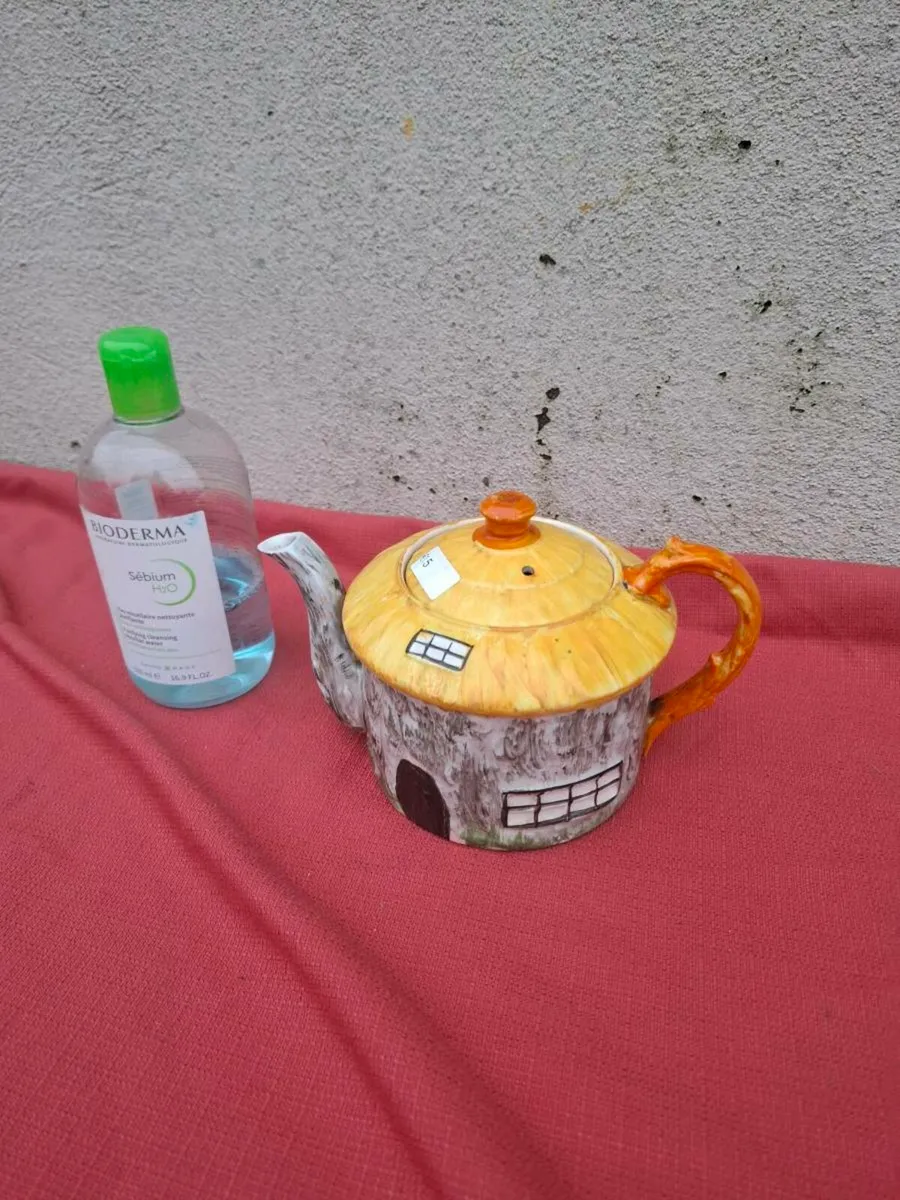 Novelry house tea pot postage possible