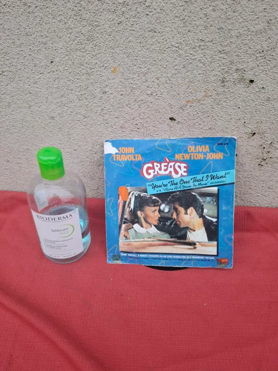 Single vinyl grease possible to post