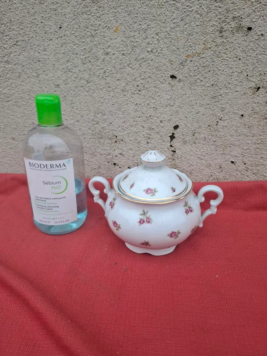 Roses china sugar bowl postage possible - Image 1