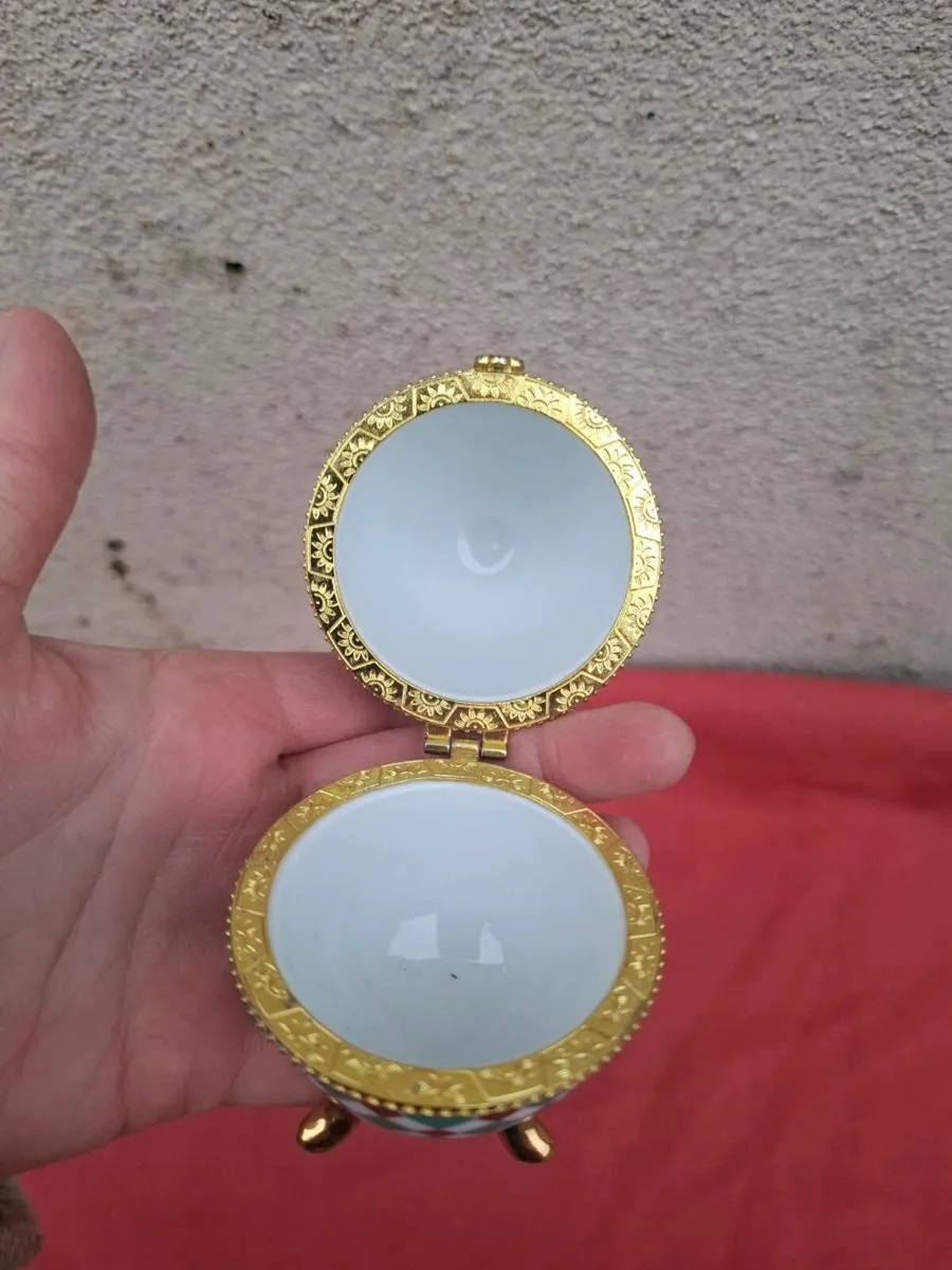 Collectible porcelain egg possible to post - Image 2