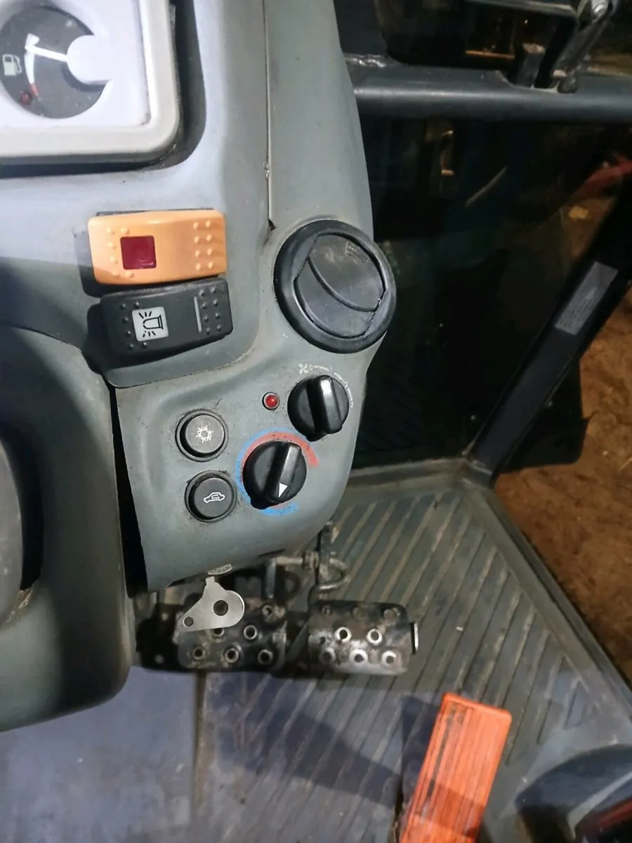 Landini Vision 105 with Q36 Loader - Image 2