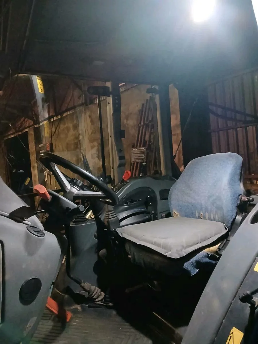 Landini Vision 105 with Q36 Loader - Image 3