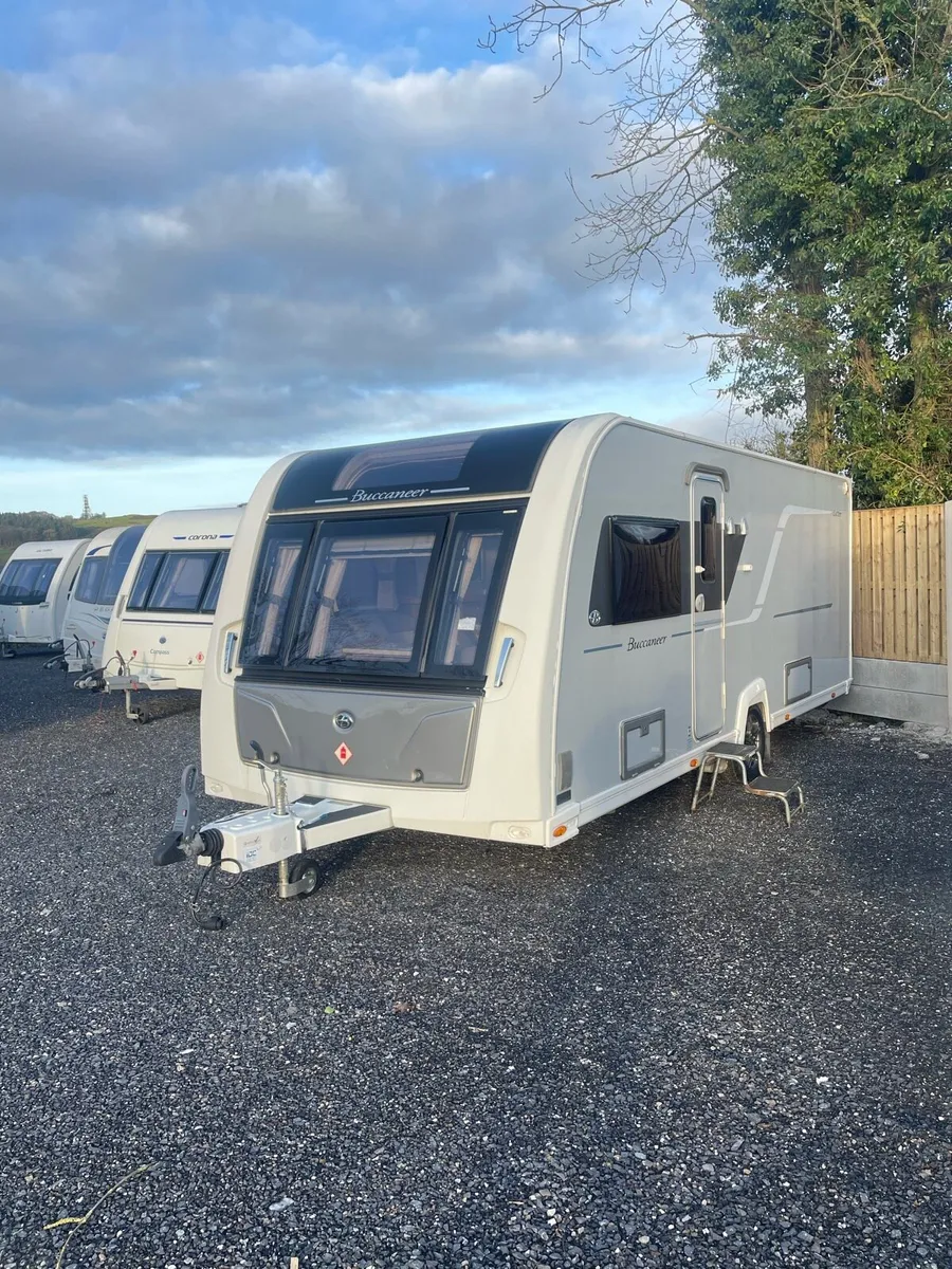 Buccaneer Cutter 4 Berth Island Bed Caravan - Image 1