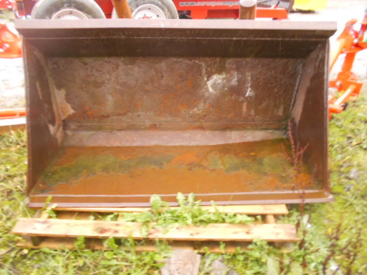 LOADER BUCKET 5’6″ - Image 1