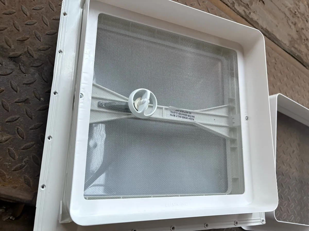 Roof vent skylight mobile home - Image 2