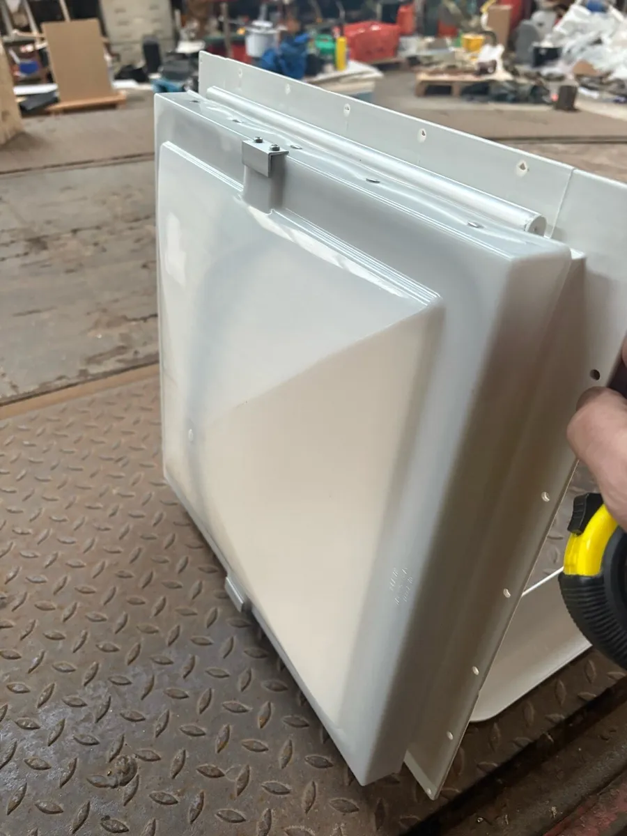 Roof vent skylight mobile home - Image 3