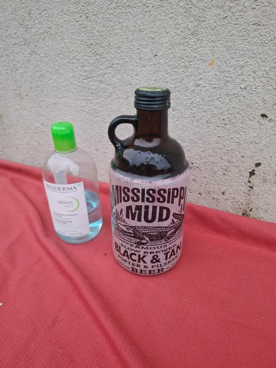 Black and tan bottle postage possible - Image 1