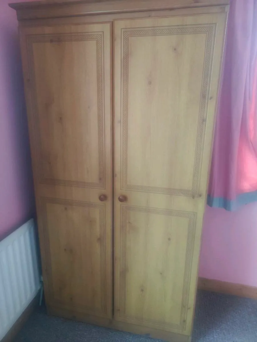 Bedroom furniture - Image 1