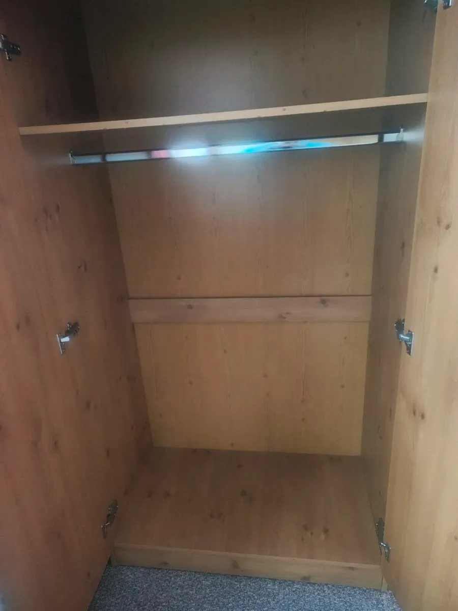 Bedroom furniture - Image 2