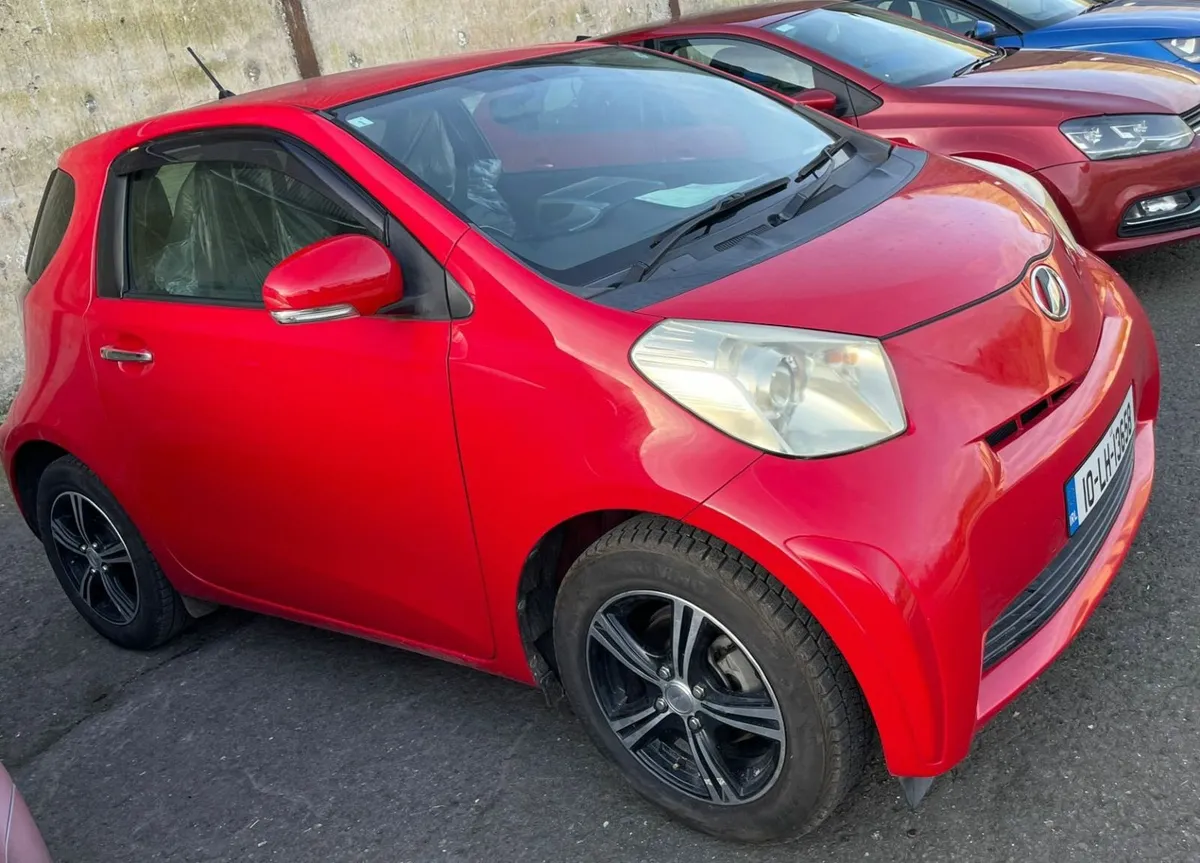 Toyota iQ Automatic  -  39k KM - ultra low mileage - Image 2