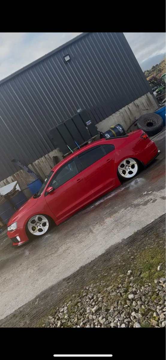 Bagged mk6 Jetta - Image 3