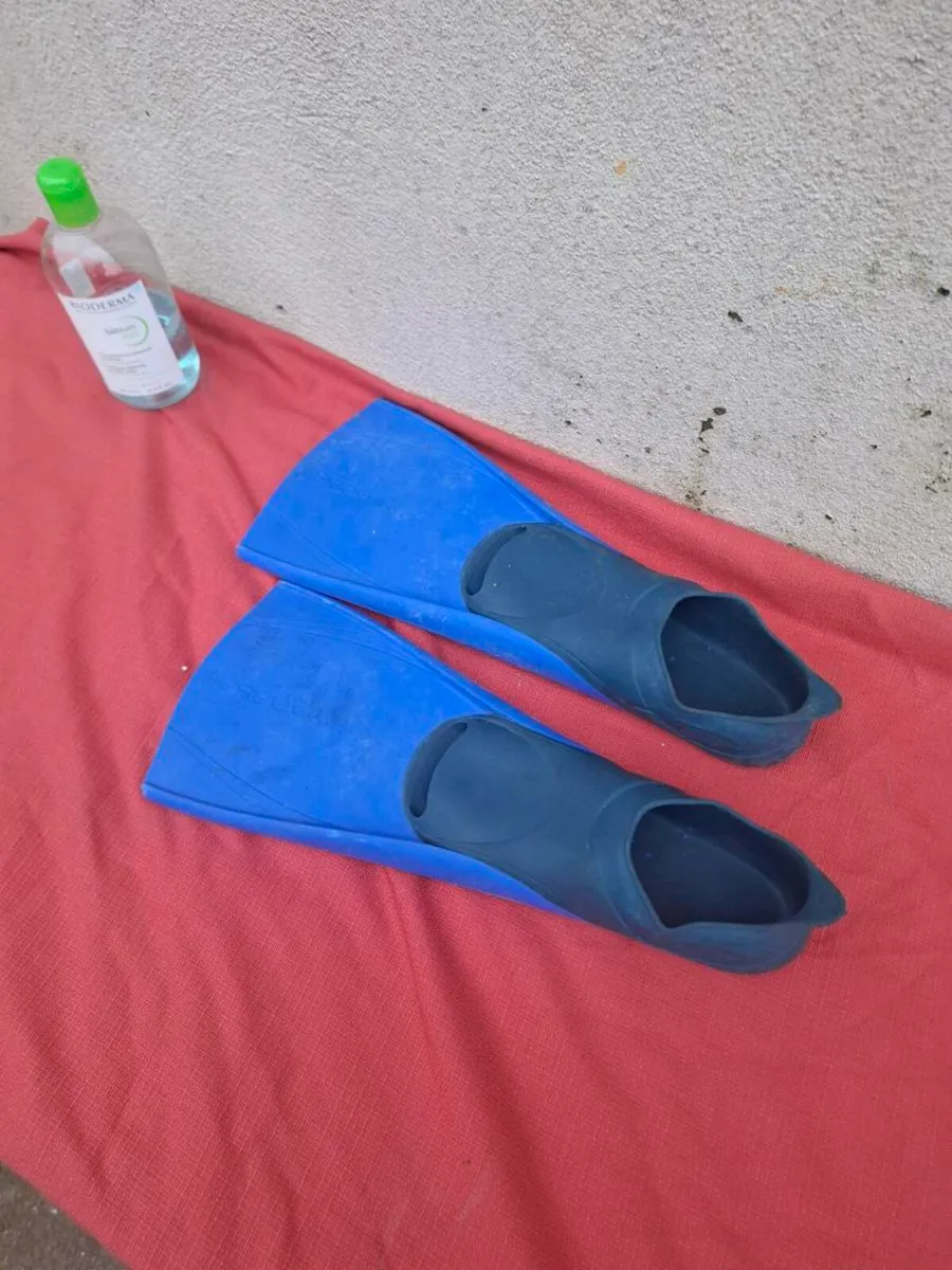 Flippers nabaji size 4 4.5 - Image 1
