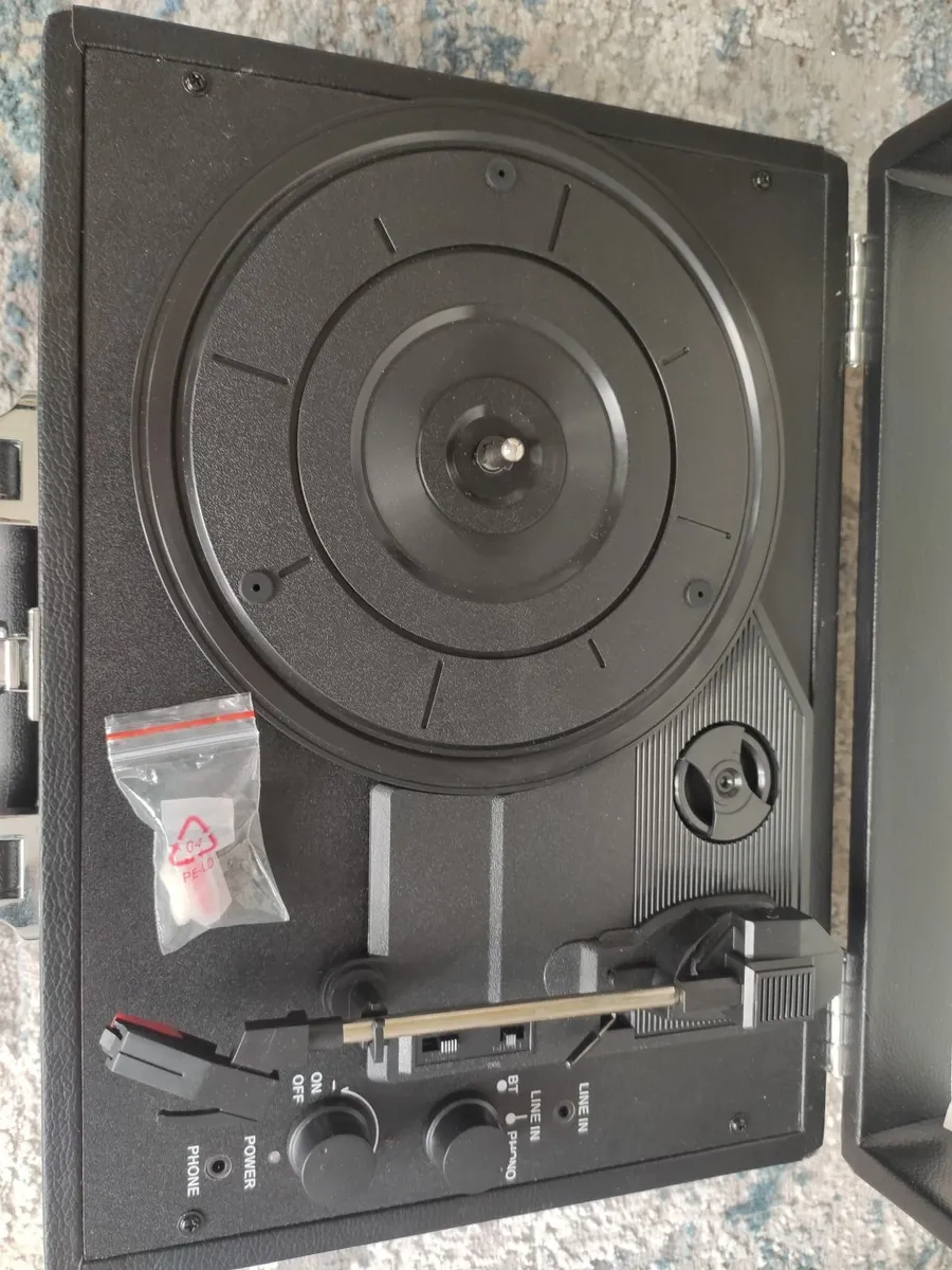 Akai Retro Portable Recheargable Record Player - Image 2