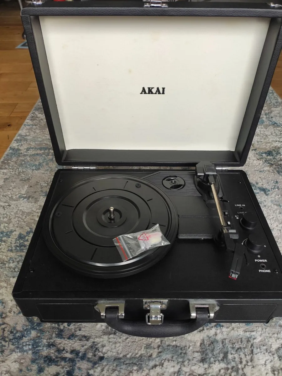 Akai Retro Portable Recheargable Record Player - Image 4