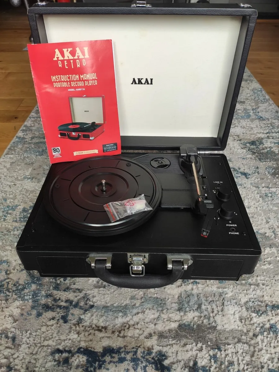 Akai Retro Portable Recheargable Record Player - Image 1