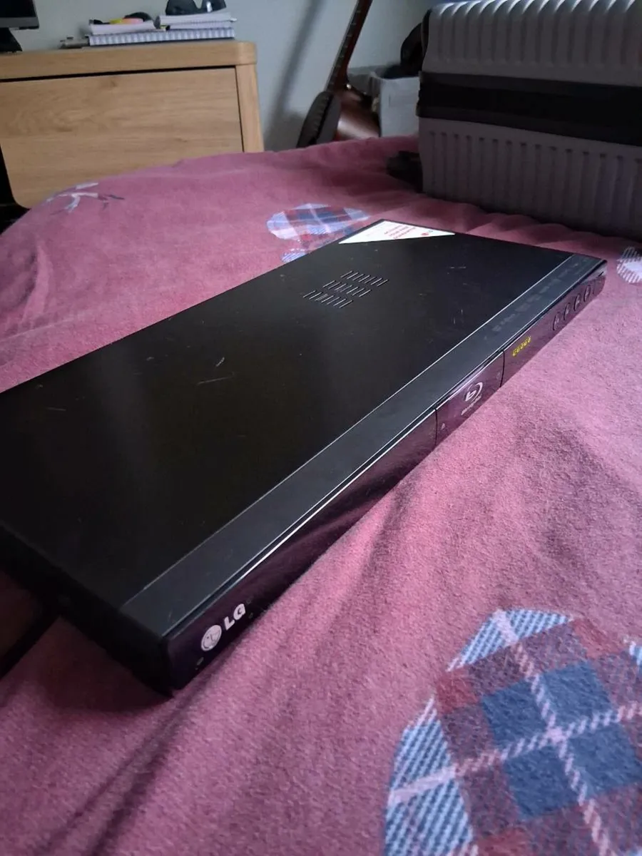 LG blue ray and dvd player - Image 1