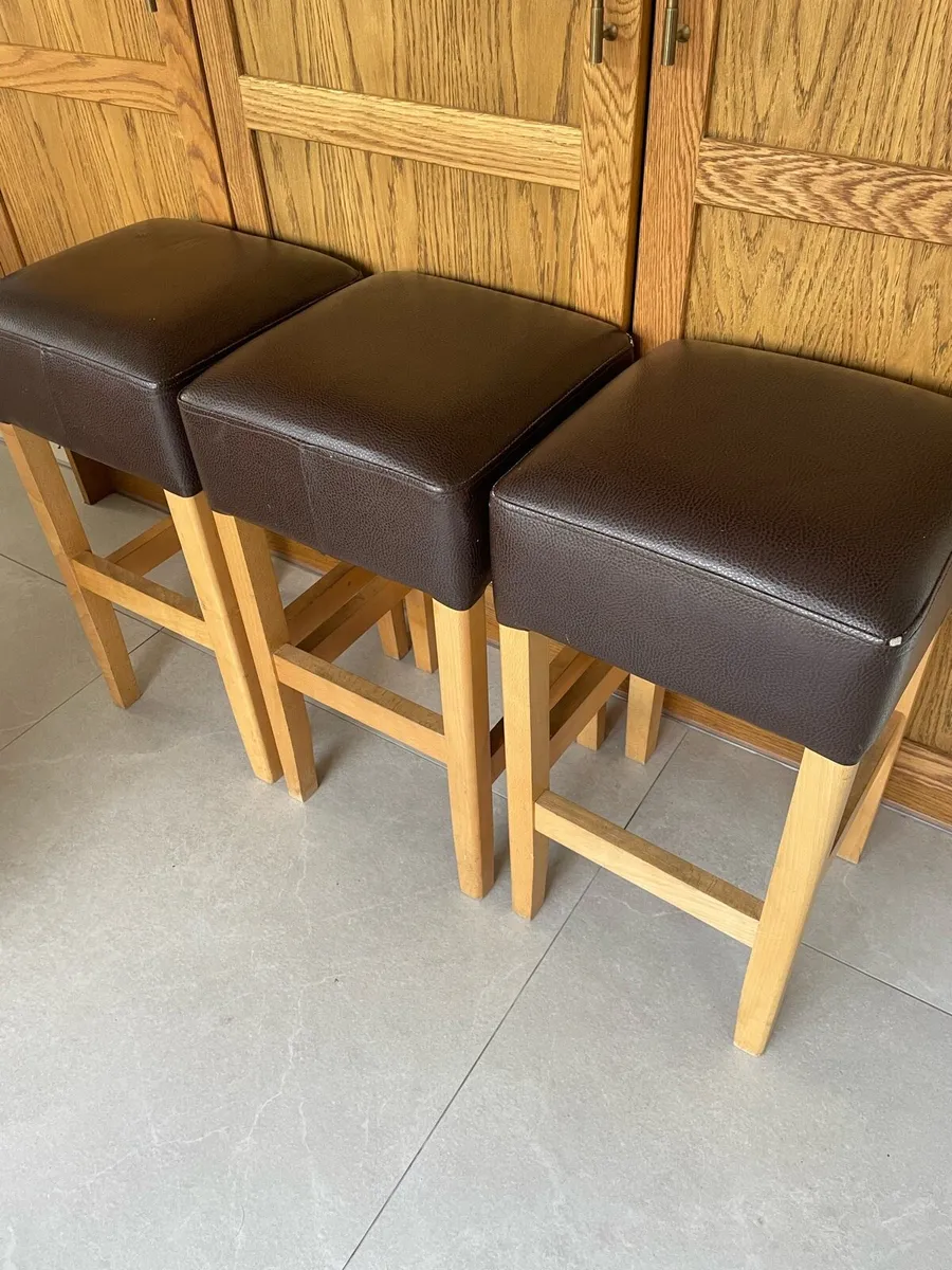 3 kitchen bar stools - Image 1