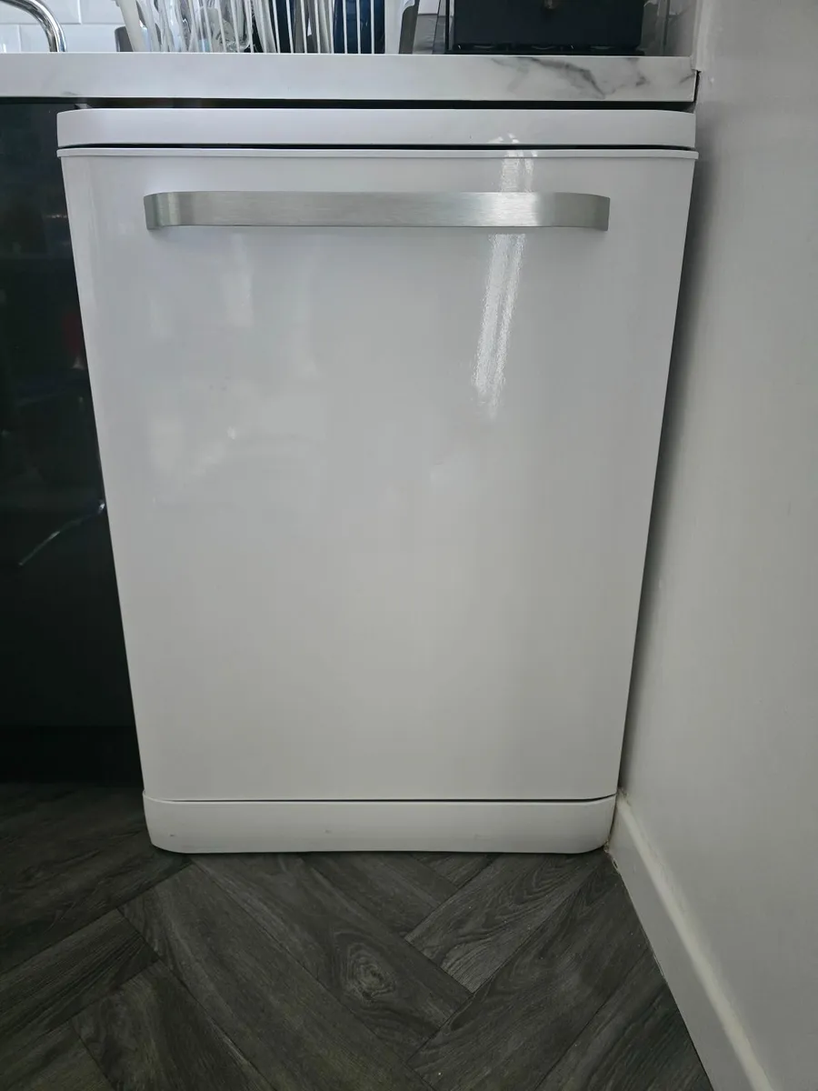 SHARP Full-size Dishwasher White - Image 1