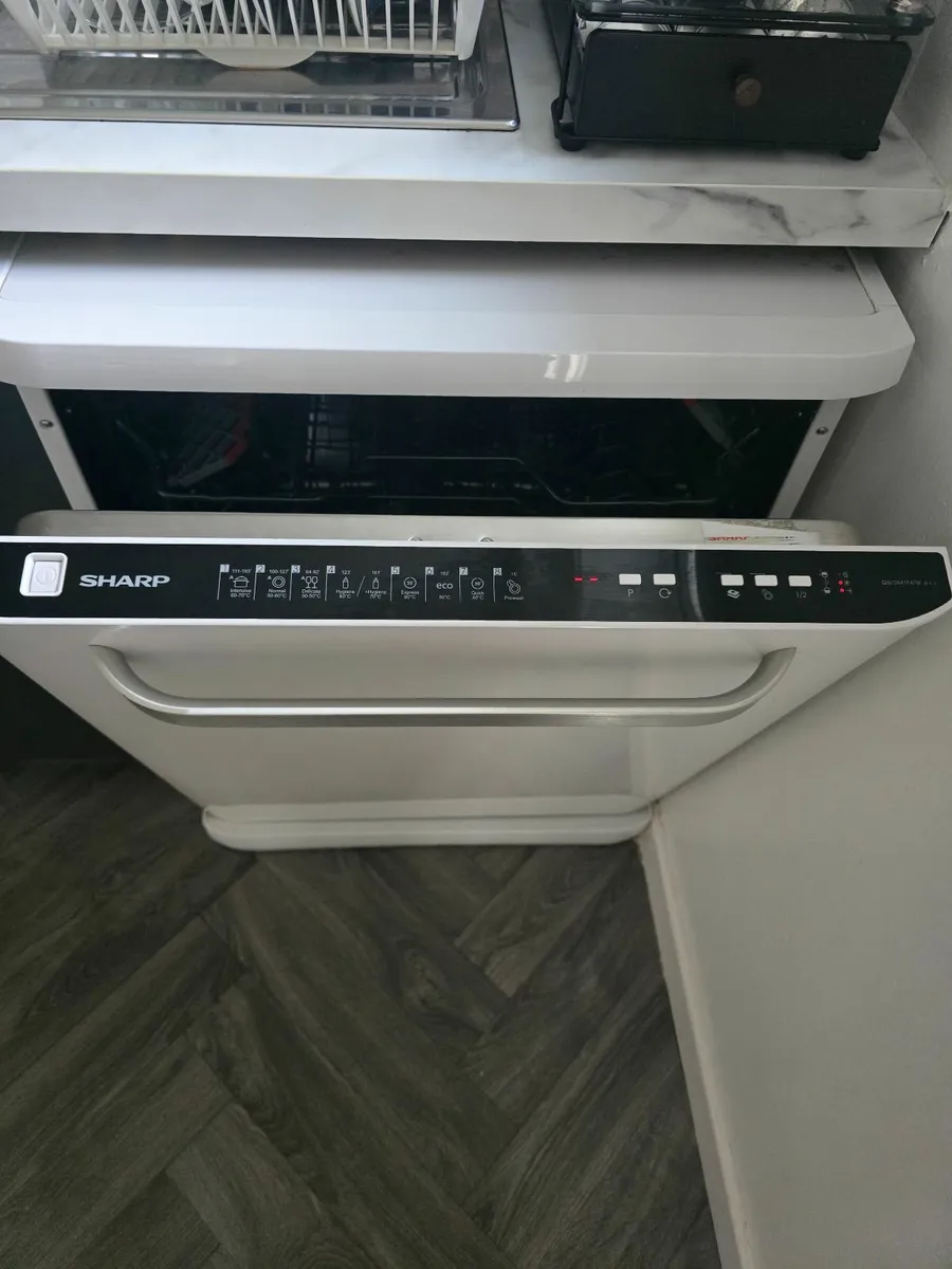 SHARP Full-size Dishwasher White - Image 2