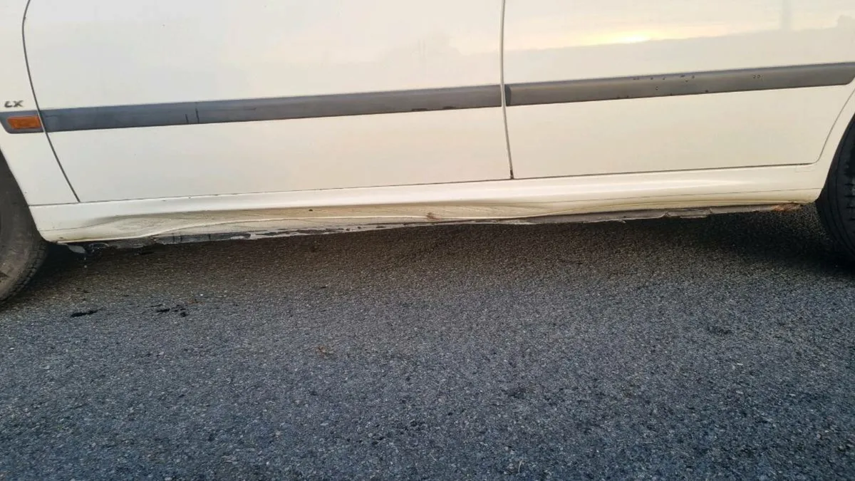 Peugeot 406 - Image 2