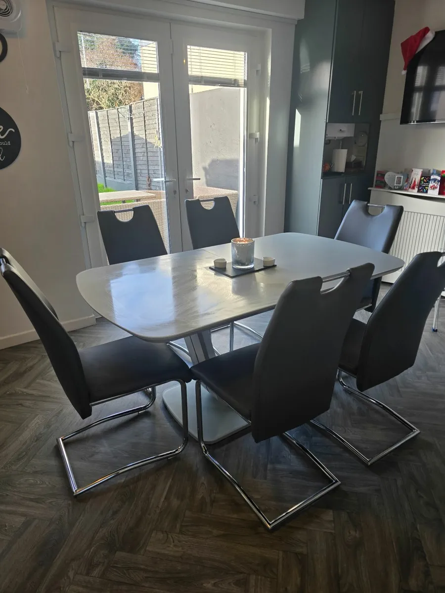 Extending Table & 6 Chairs - Image 3