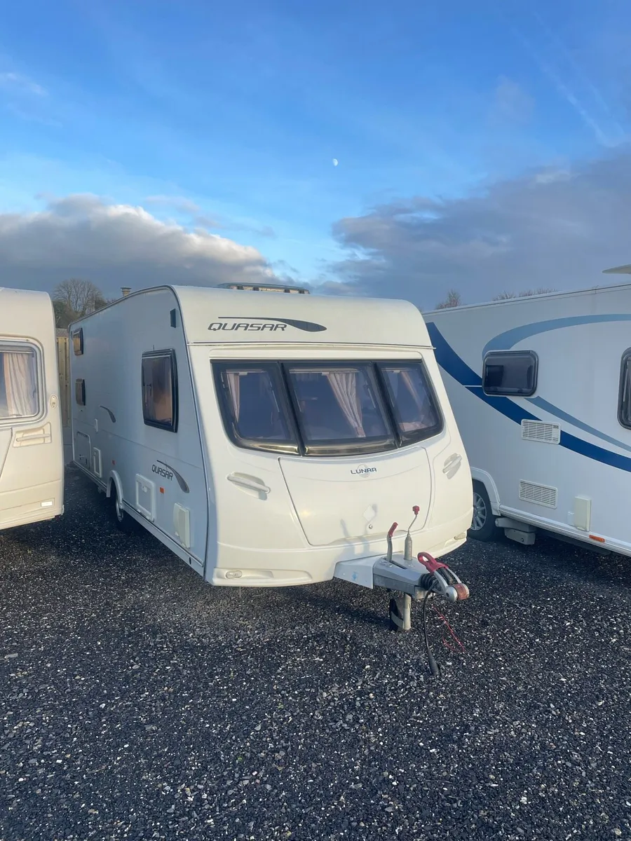 Lunar Quasar 6 Berth Fixed Triple Bunk Caravan - Image 1