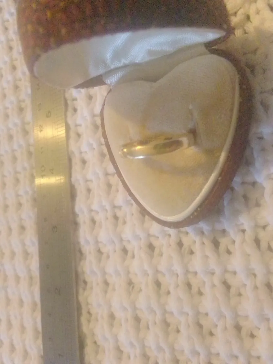 Victorian antique 9ct yellow gold band ring N - Image 2