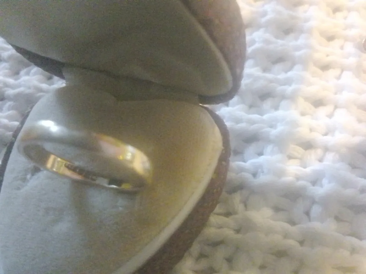 Victorian antique 9ct yellow gold band ring N - Image 1