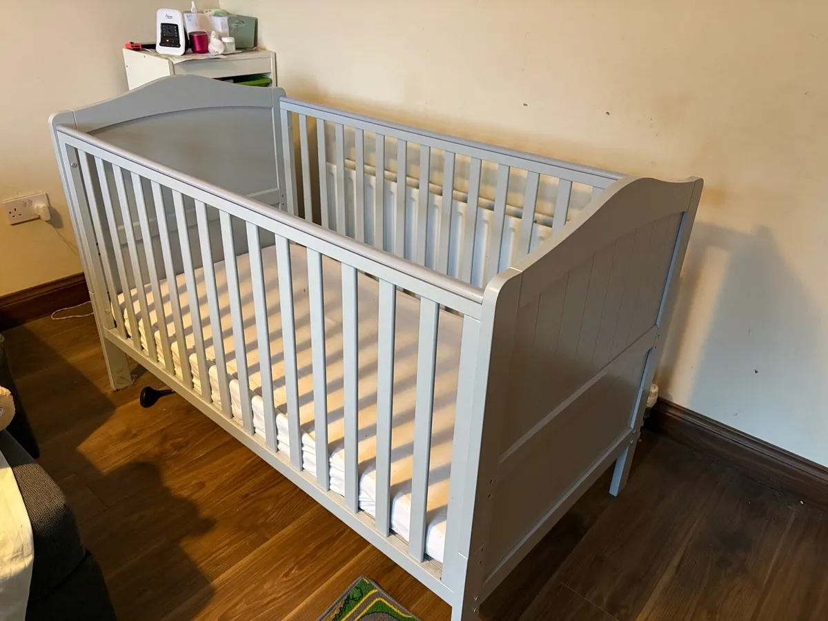 Cot bed (Junior bed) - Image 1