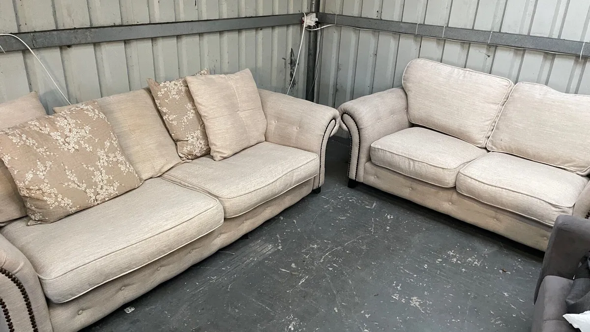 3&2 seater worh arm chair - Image 1