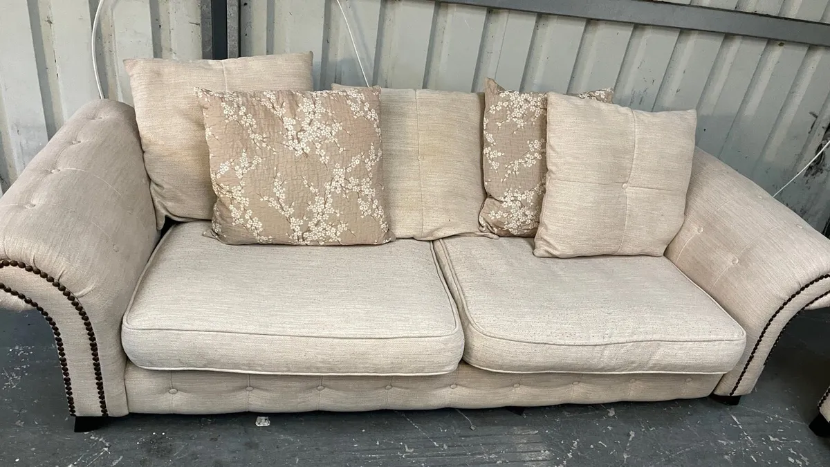 3&2 seater worh arm chair - Image 2