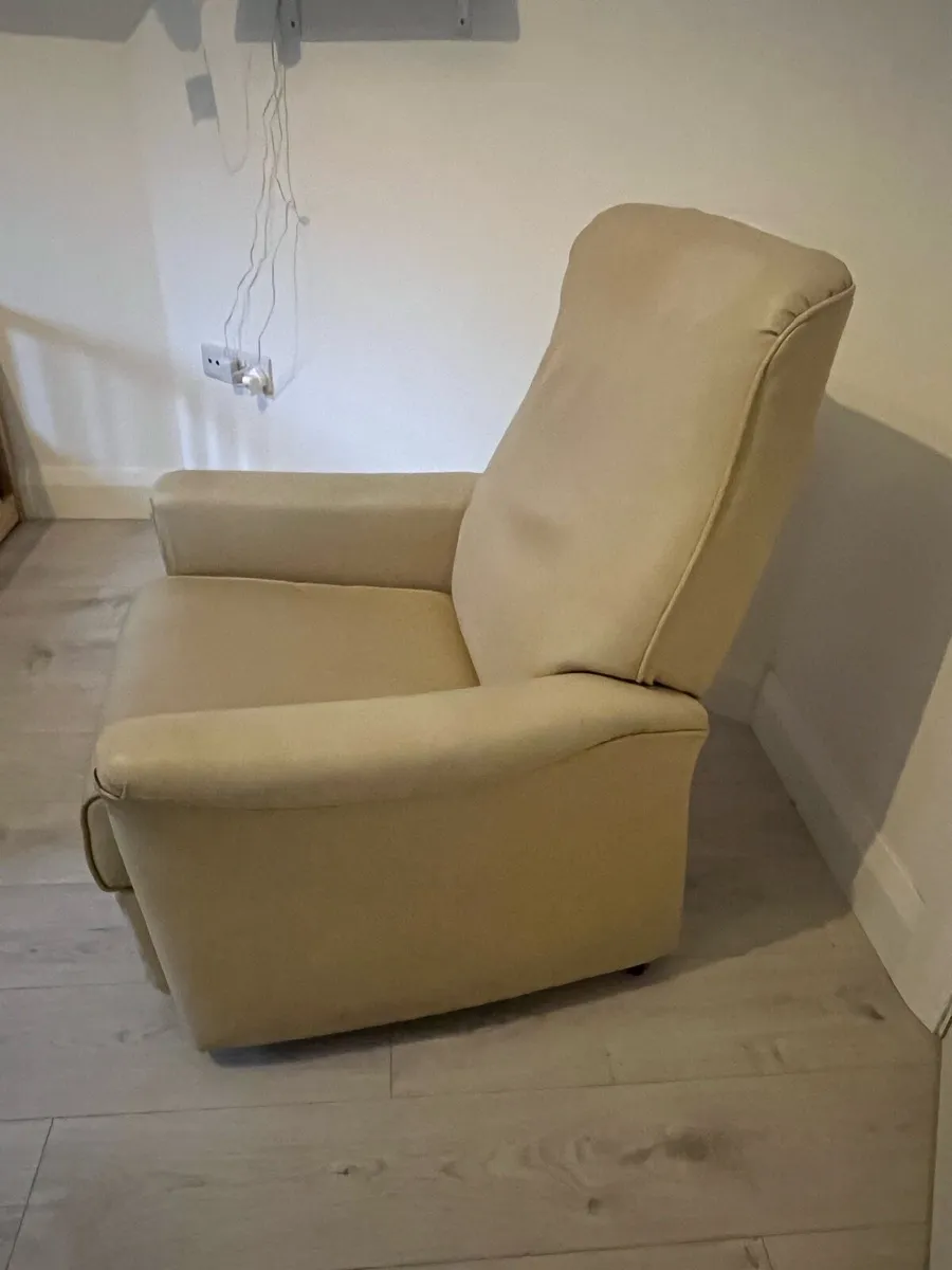 Recliner and Chair - Image 3