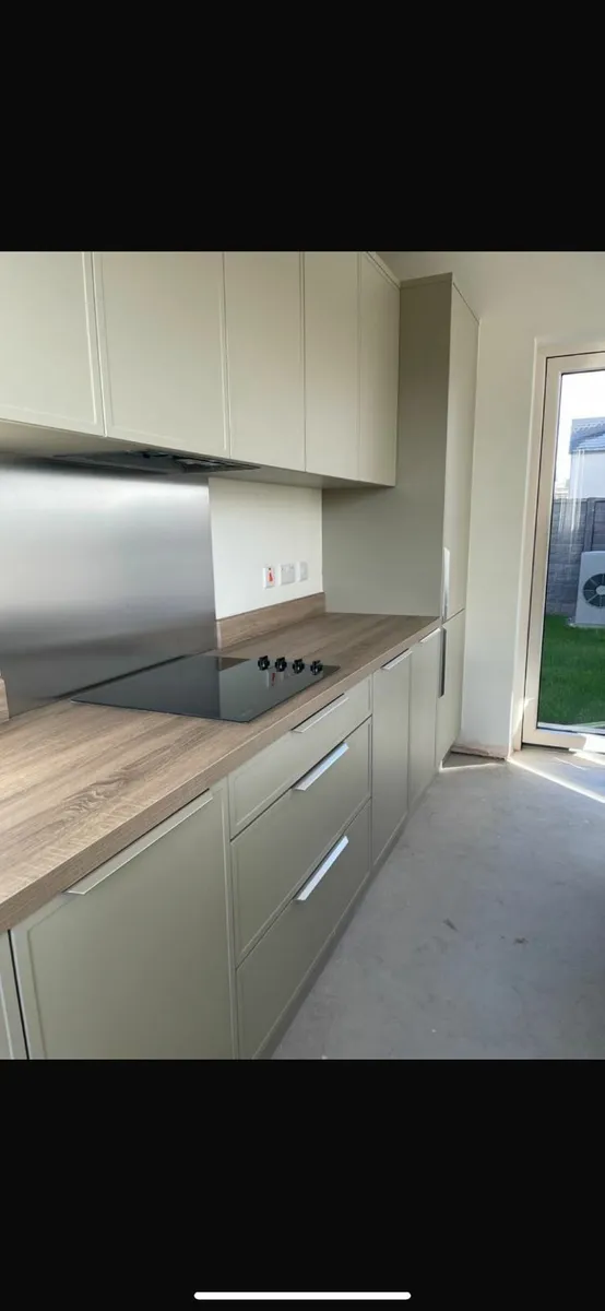 Kitchen Island And Worktop - Image 1