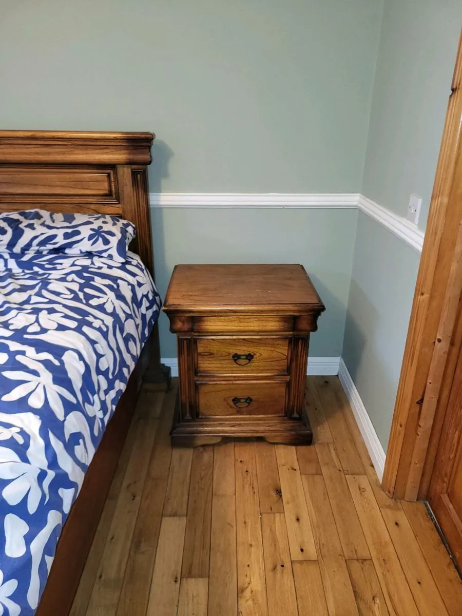 King size solid wood bed and matching lockere - Image 4