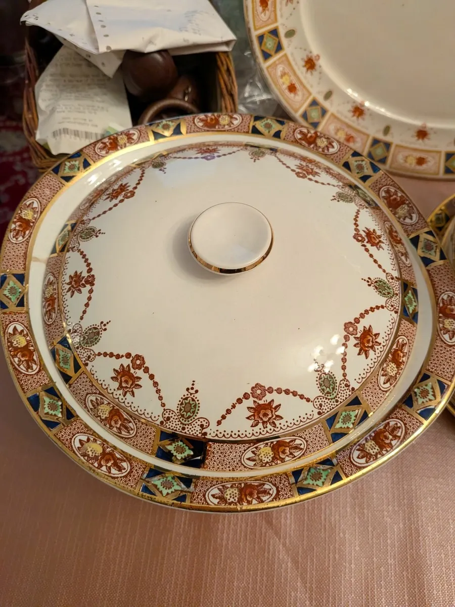 Ironstone 812 dinner service - Image 1