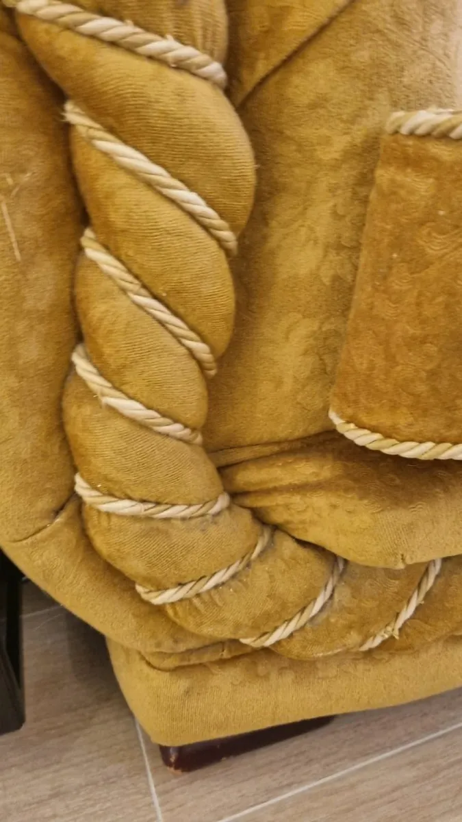 Vintage Couch - Image 4