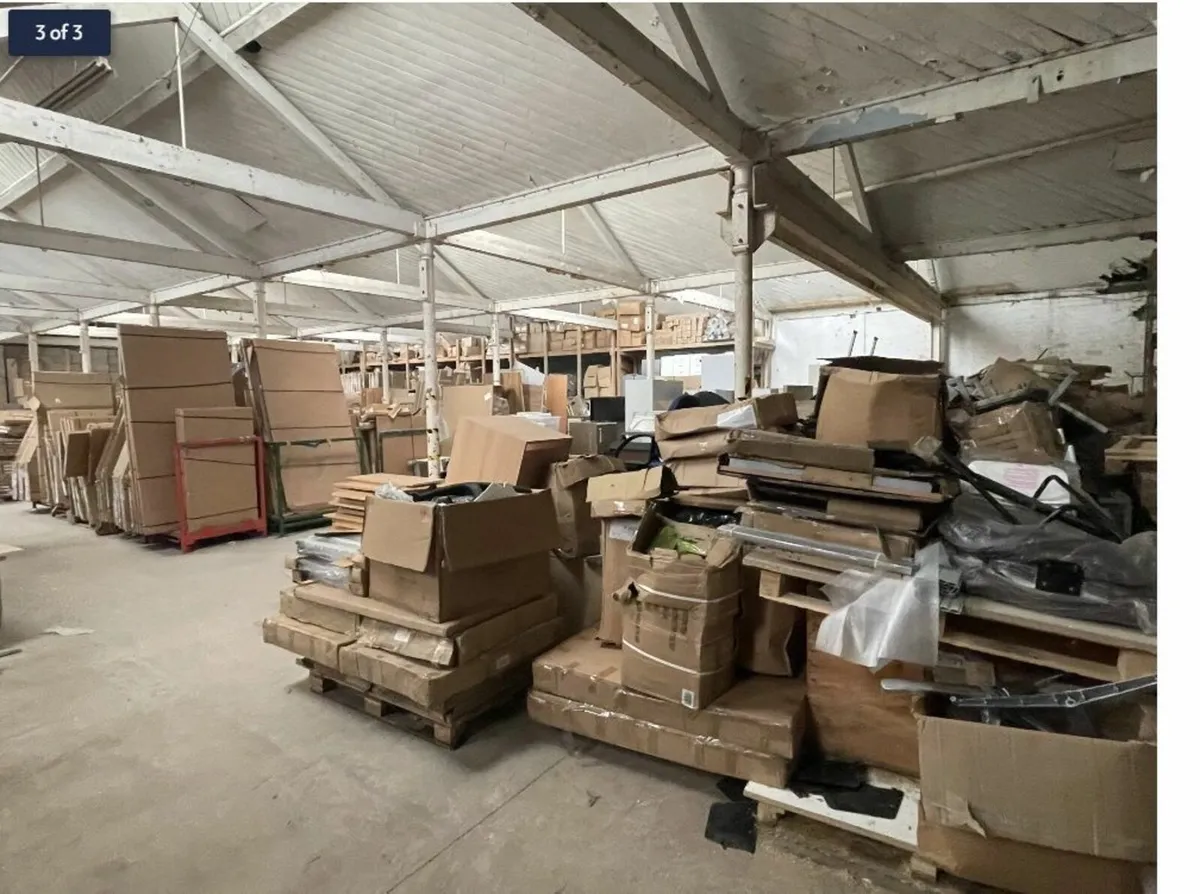 FOR RENT -Large Storage Facility on Fashoda Street - Image 2