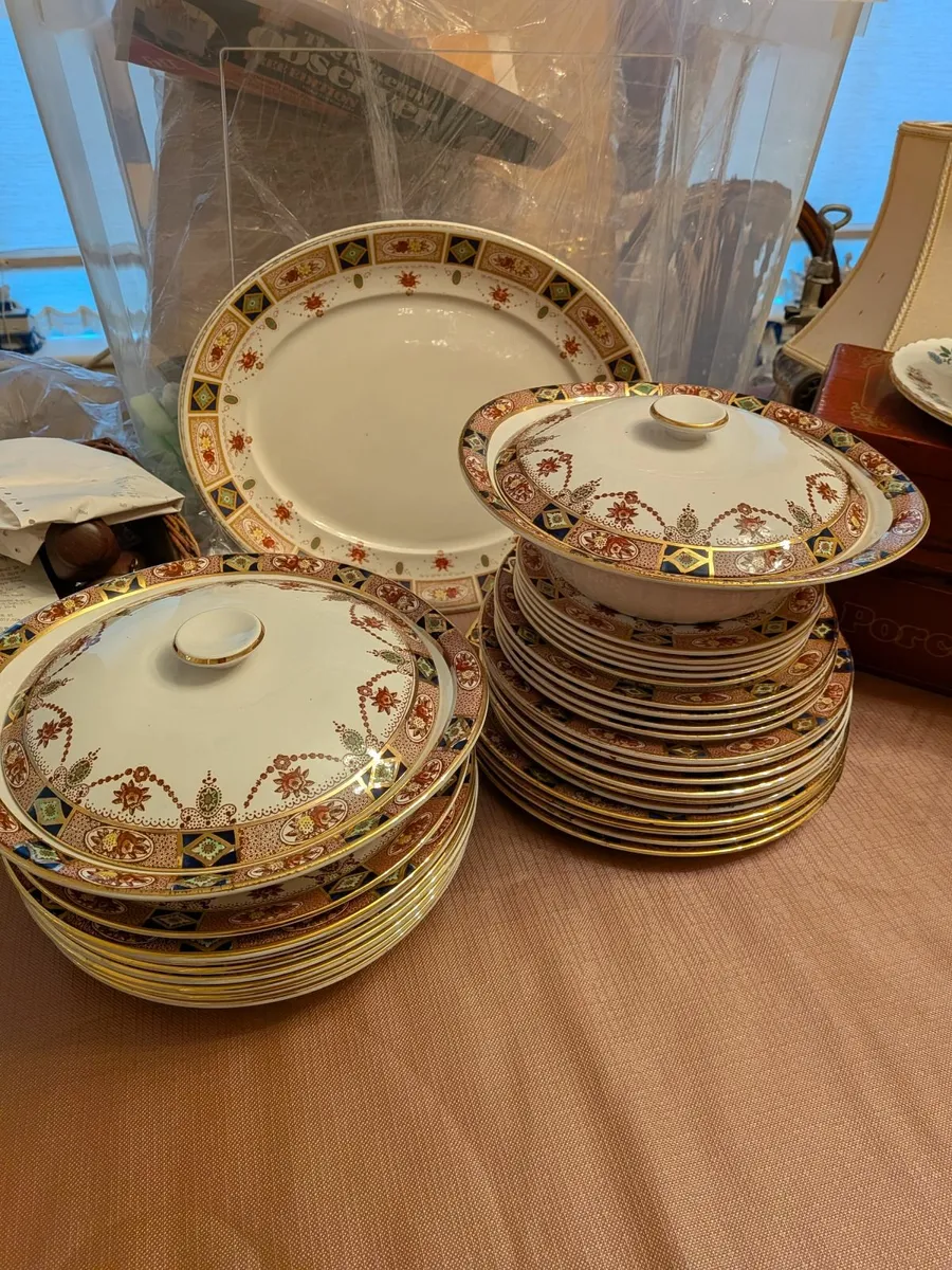 Ironstone 812 dinner service - Image 3