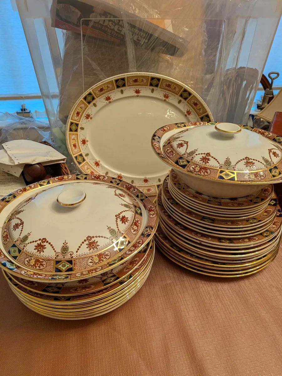 Ironstone 812 dinner service - Image 4