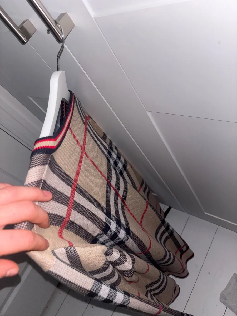 Burberry Jumper - Image 4