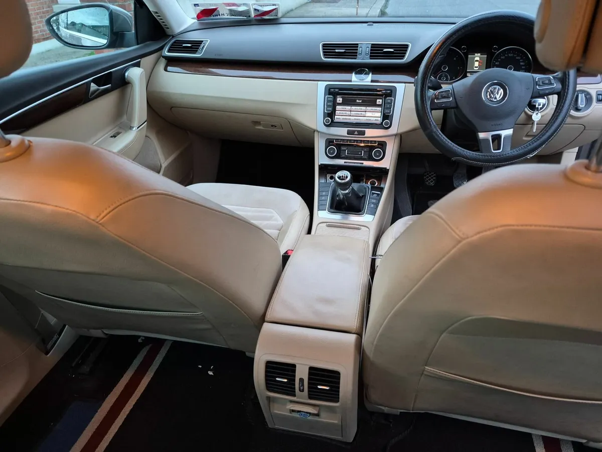 Volkswagen Passat 2011 - Image 1