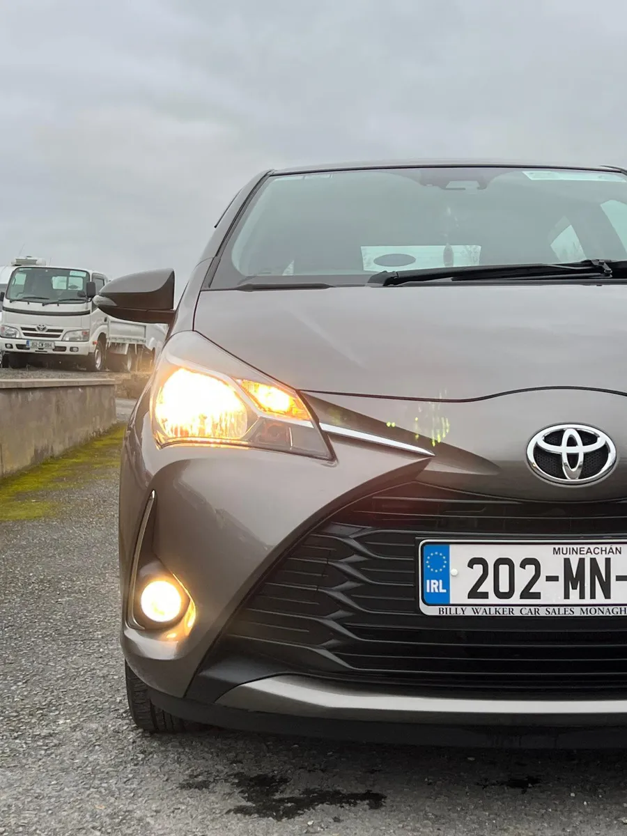 Toyota Yaris 2020 low low klms - Image 4