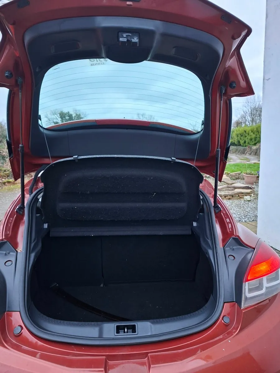 Renault Megane 2011 - Image 1