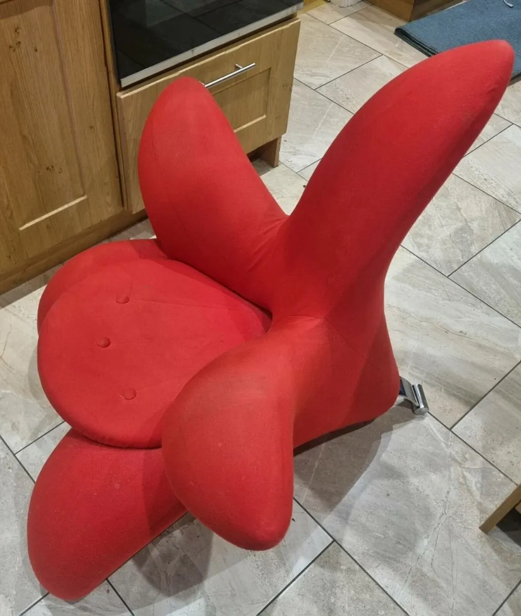 Red reading chair - Image 2
