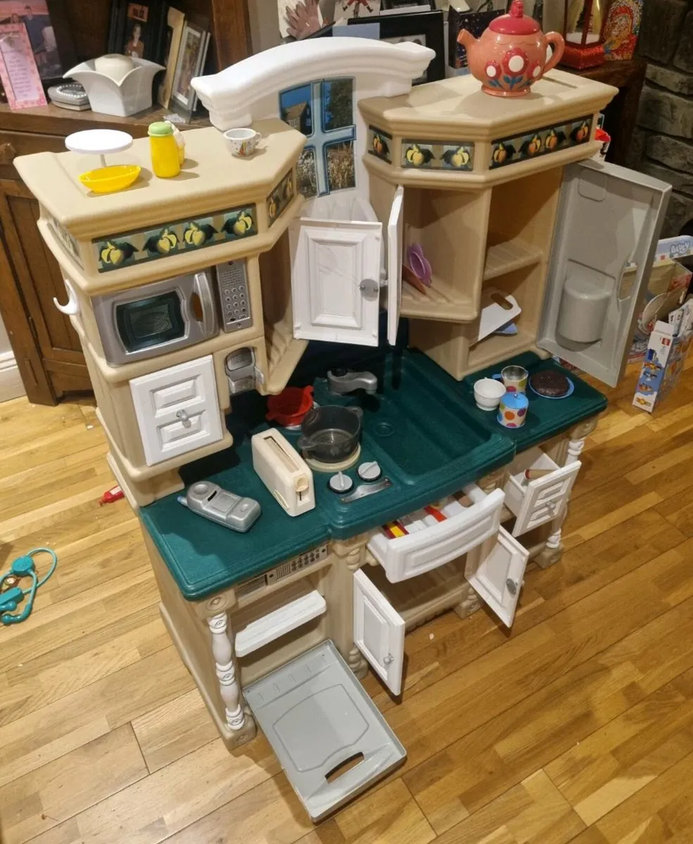 Little Tikes kids play kitchen - Image 1