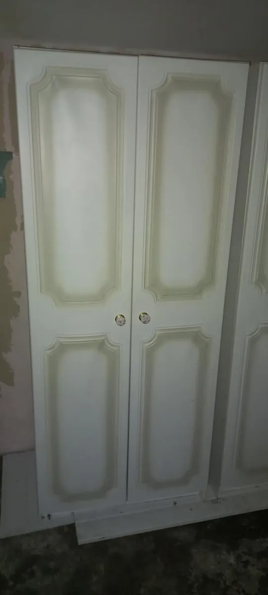 Bedroom furniture - Image 1